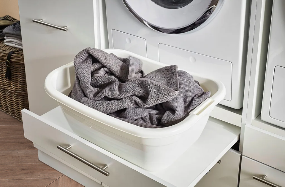 Wasdroom ergonomische lade met wasmand erop